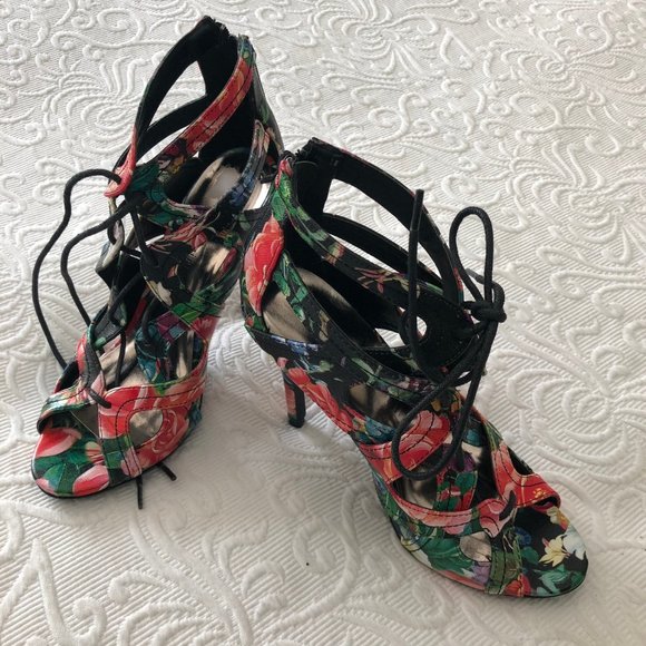 NEW Steve Madden "DITTAA" Floral Lace Stiletto Heels 9 Black Red Green Lolita - Picture 3 of 14